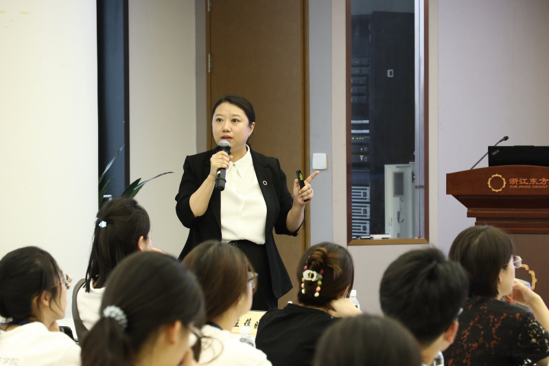 浙江大學經濟學院、國際聯合商學院全國優秀大學生夏令營到浙江東方參訪 何欣.jpg
